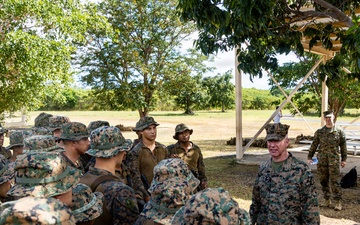 The Commandant, Gen. Eric M. Smith visits VMFA-225 and the 22nd MEU
