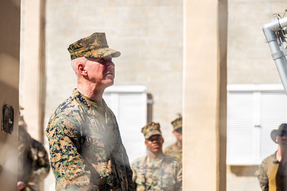 The Commandant, Gen. Eric M. Smith visits VMFA-225 and the 22nd MEU