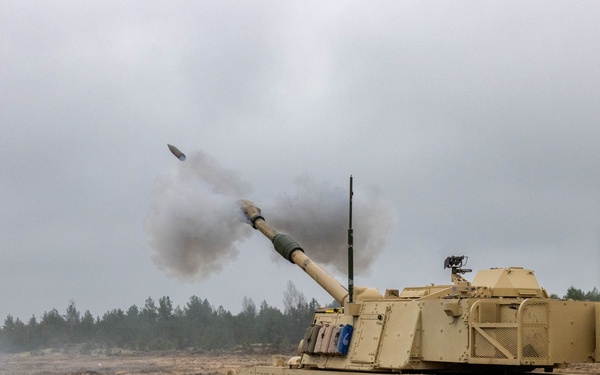 Soldiers fire M109A7 Paladin during Best By Test Competition in Latvia