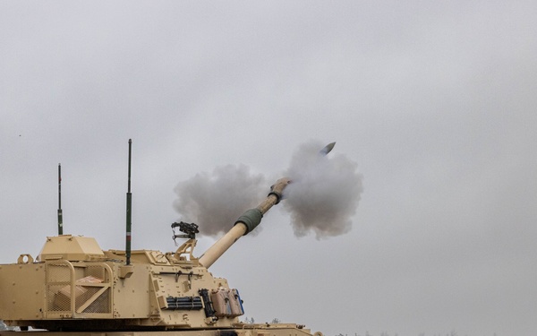 Soldiers fire M109A7 Paladin during Best By Test Competition in Latvia