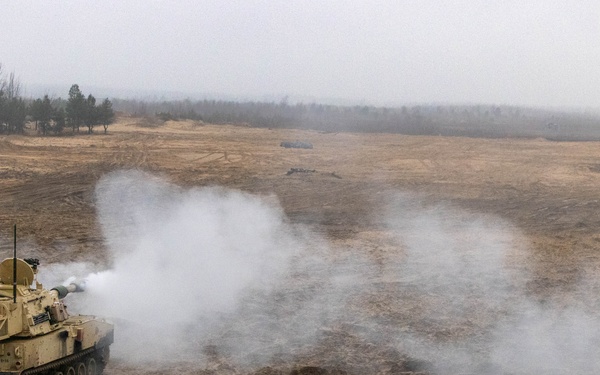 Soldiers fire M109A7 Paladin during Best By Test Competition in Latvia