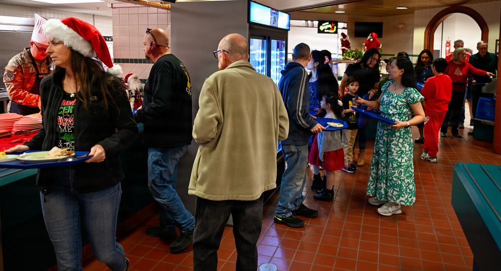 552nd Air Control Wing host Christmas Lunch