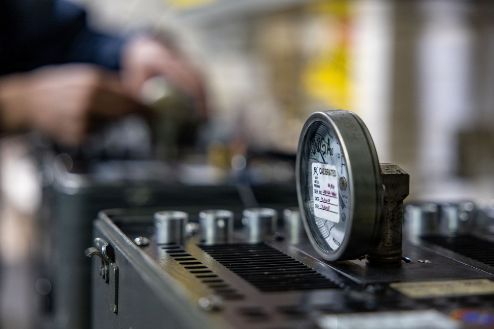 USS Iwo Jima Conducts Temperature Gauge Calibration