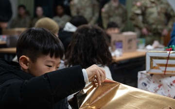 Raiders Ruck Holiday Cheer to Local Orphanage