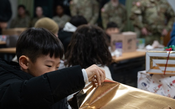 Raiders Ruck Holiday Cheer to Local Orphanage