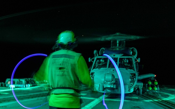 USS Thomas Hudner (DDG 116) Conducts Night Flight Operations