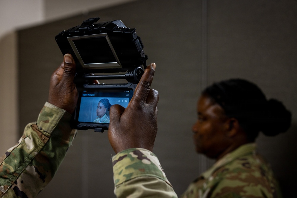 Military Police Train on Javelin: Mobile Biometric Collection