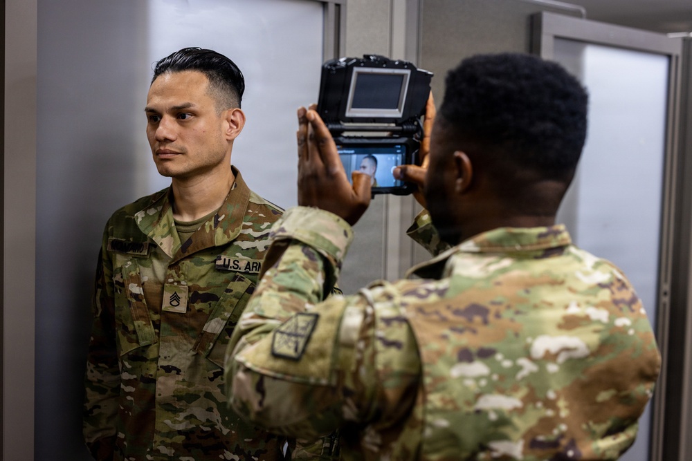 Military Police Train on Javelin: Mobile Biometric Collection