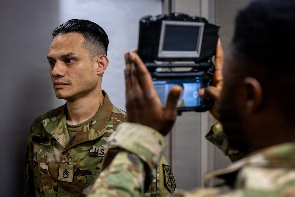 Military Police Train on Javelin: Mobile Biometric Collection