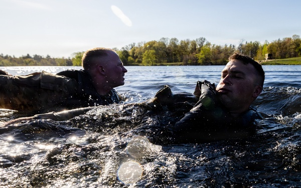 USARC Best Squad Competition Water Casulaty Evacuation
