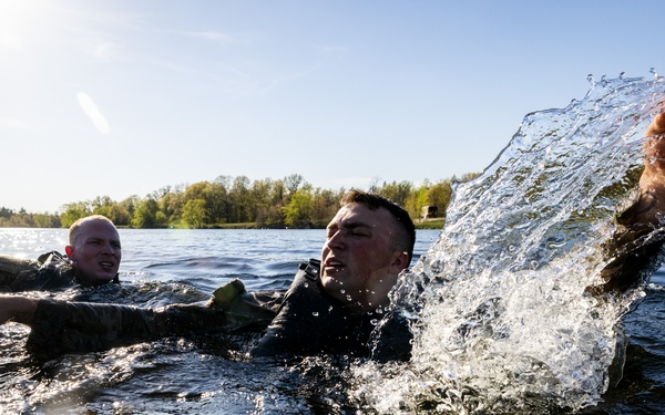 USARC Best Squad Competition Water Casulaty Evacuation