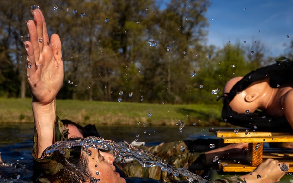 USARC Best Squad Competition Water Casulaty Evacuation