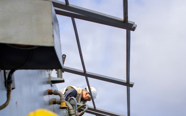 USS Winston S. Churchill (DDG 81) Replenishment-at-Sea