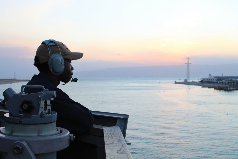 USS McFaul Transits Suez Canal