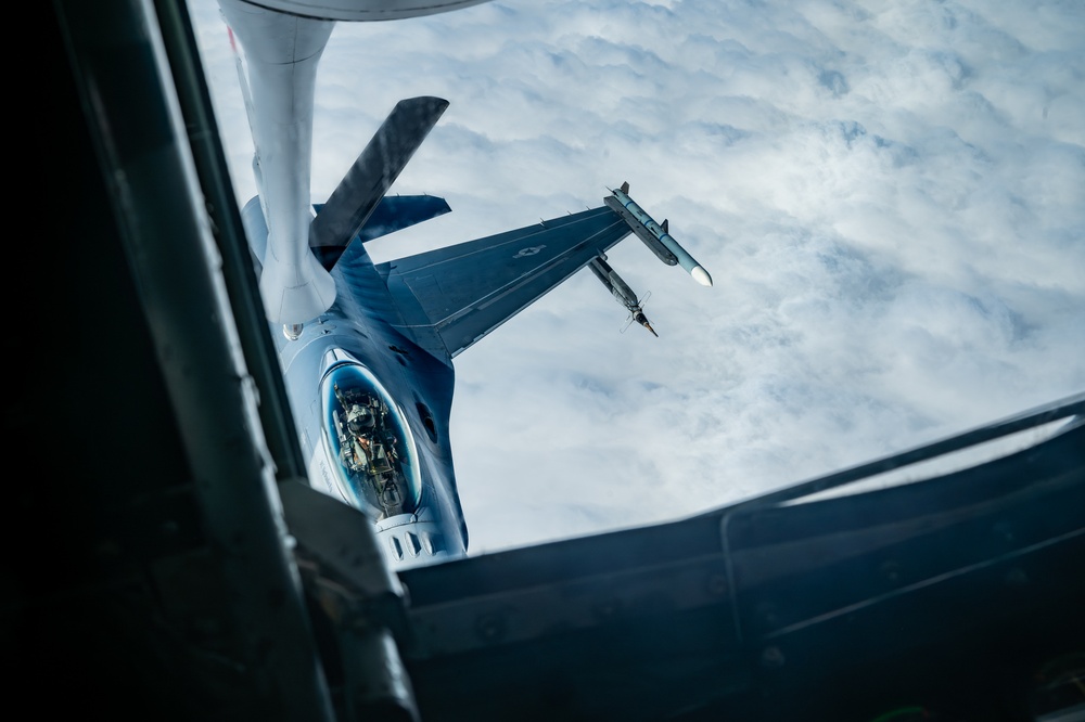 909th ARS: Strength in every connection