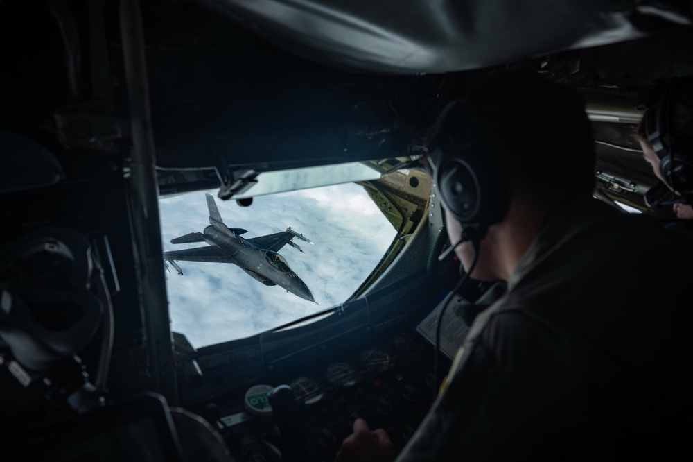 909th ARS: Strength in every connection