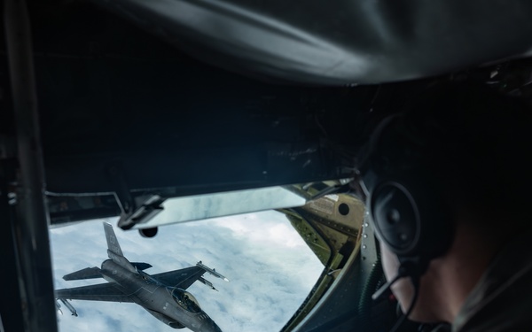 909th ARS: Strength in every connection