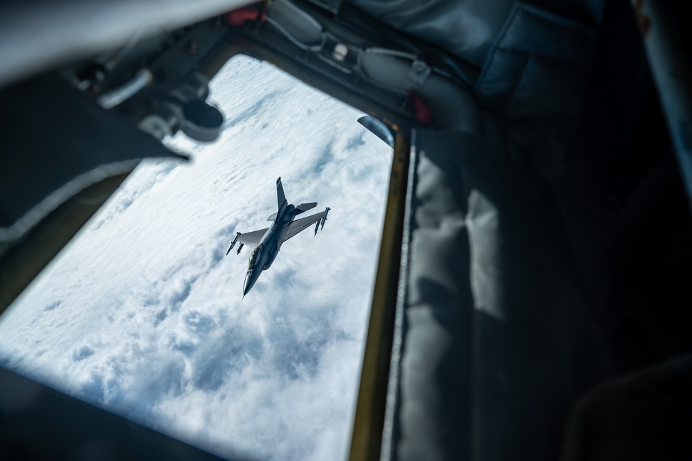 909th ARS: Strength in every connection