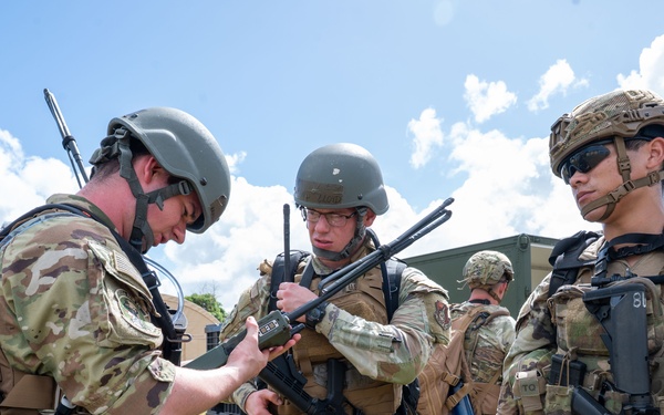 Exercise FISGA RAIN 2025 participants conduct security operations