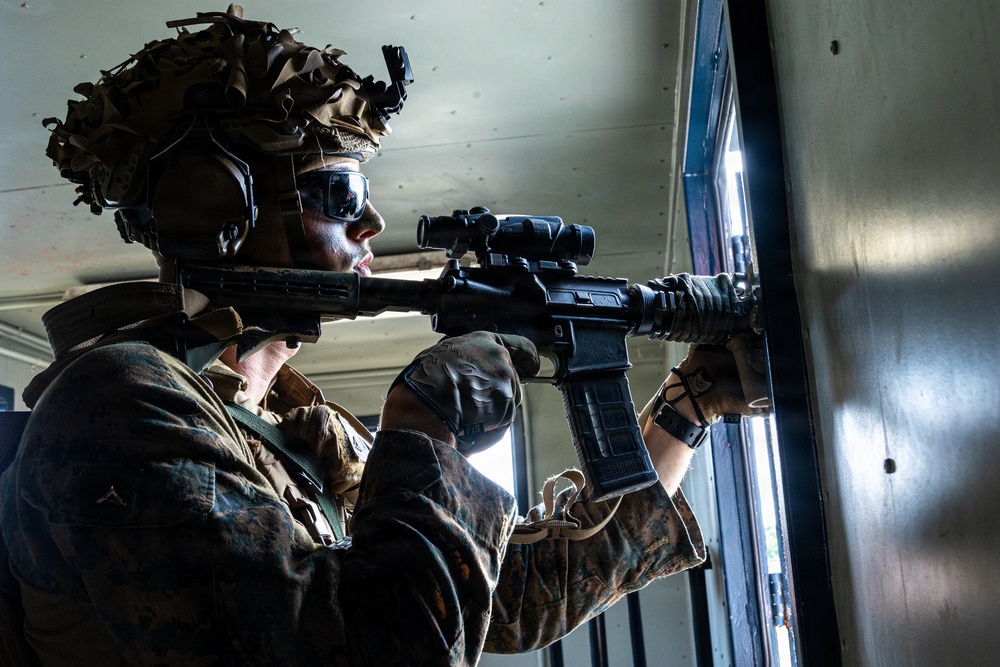 31st MEU Lima Co. conducts simulated Helo Raid