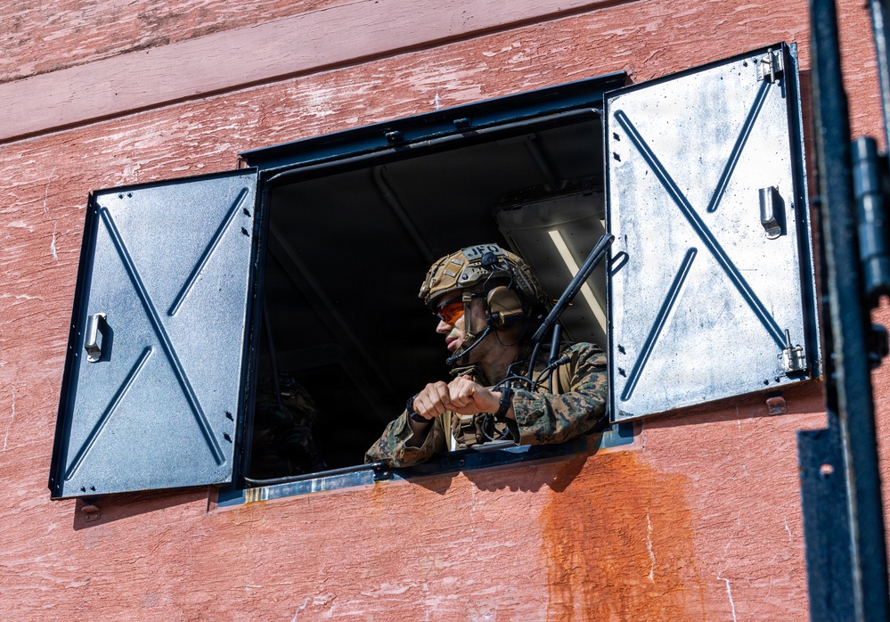 31st MEU Lima Co. conducts simulated Helo Raid