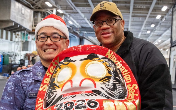 George Washington Exchanges Gifts With JS Izumo