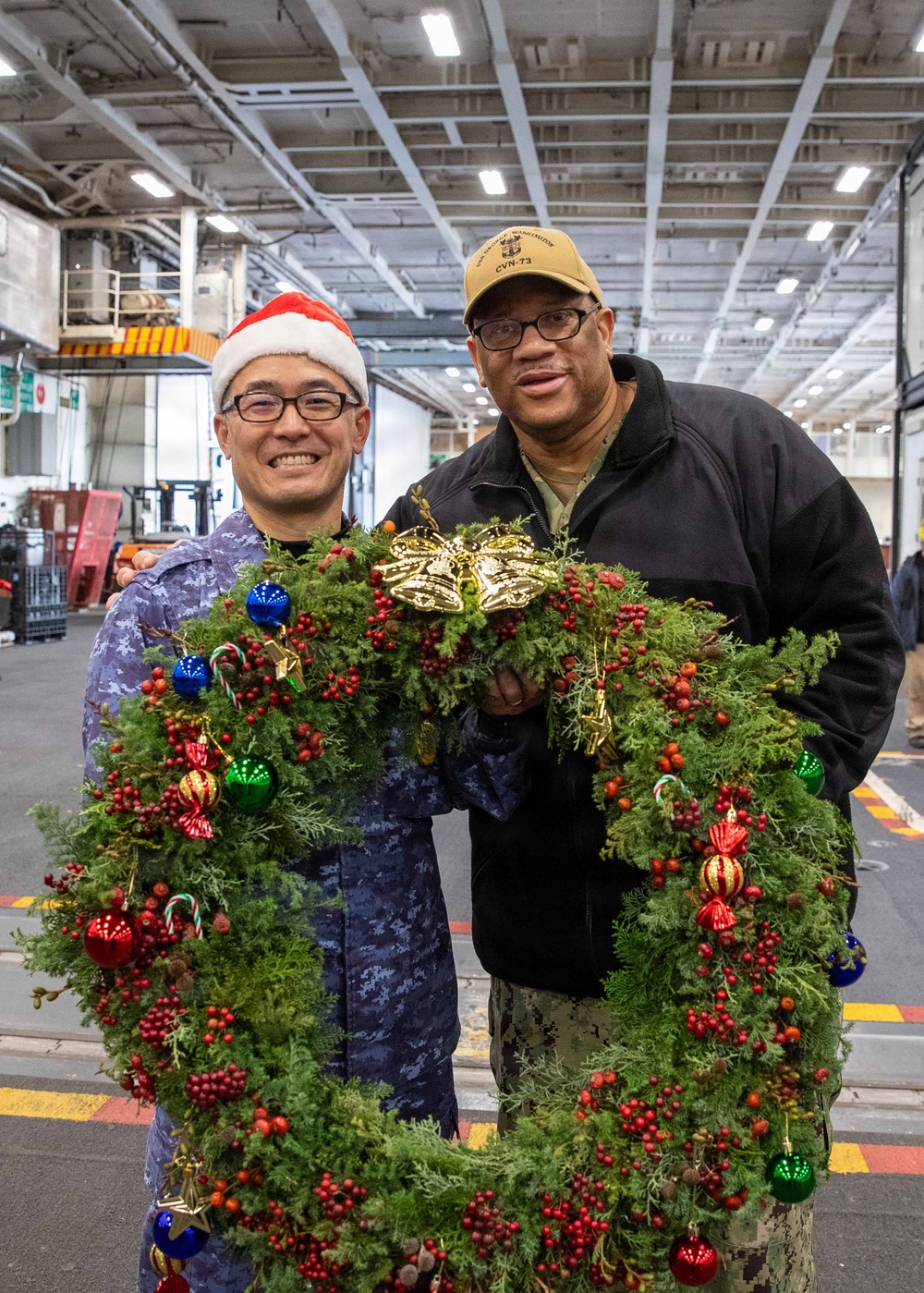 George Washington Exchanges Gifts With JS Izumo