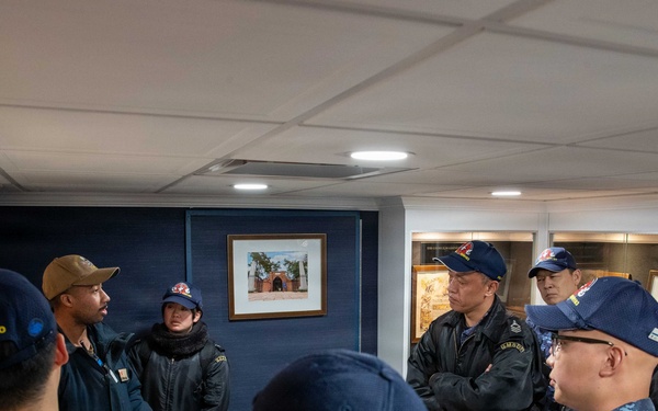 George Washington Exchanges Gifts With JS Izumo