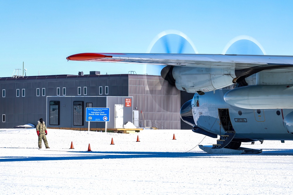 109AW LC-130 Operates at South Pole Station