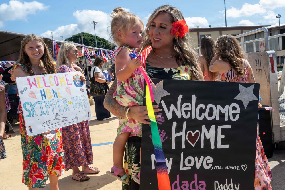 USS Tucson (SSN 770) returns home from Deployment
