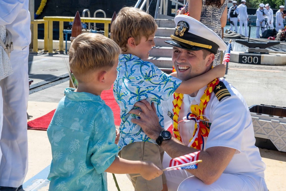 USS Tucson (SSN 770) returns home from Deployment
