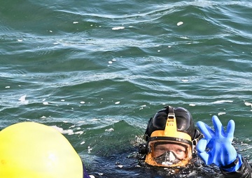 NAVFAC EXWC Divers Conduct Dry Suit Familiarization for Arctic Operation