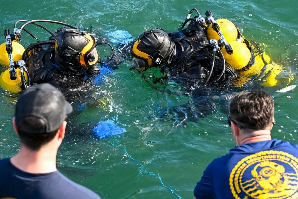 NAVFAC EXWC Divers Conduct Dry Suit Familiarization for Arctic Operation