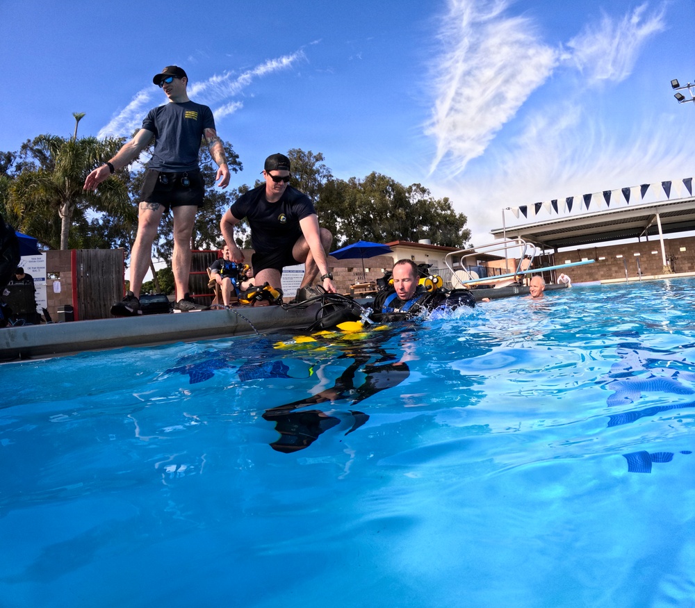 NAVFAC EXWC Divers Conduct Dry Suit Familiarization for Arctic Operation