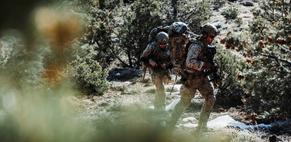 EOD Technicians Conduct Mountain Terrain Drills