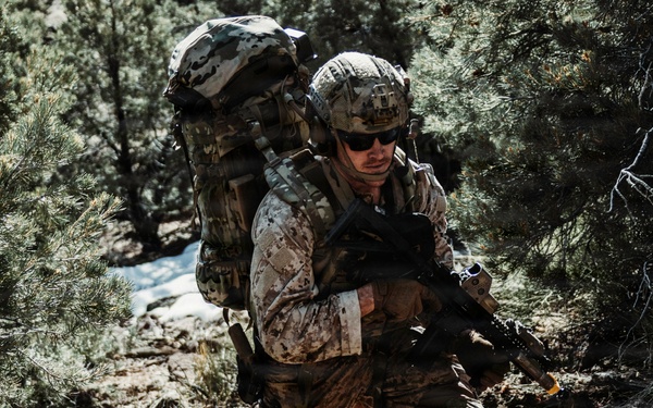 EOD Technicians Conduct Mountain Terrain Drills