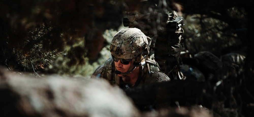 EOD Technicians Conduct Mountain Terrain Drills