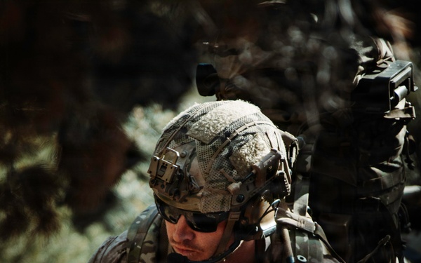 EOD Technicians Conduct Mountain Terrain Drills