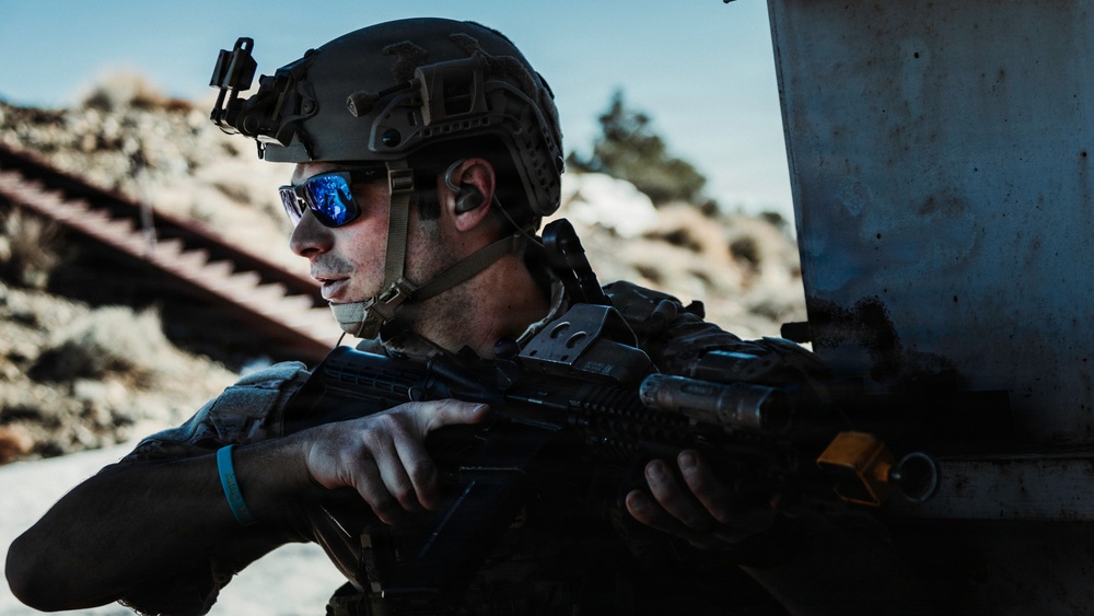 EOD Technicians Conduct Mountain Terrain Drills