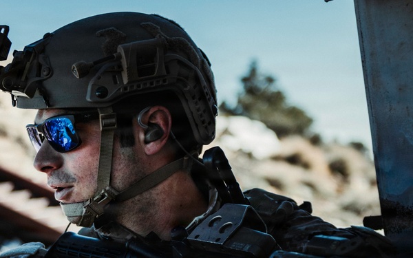 EOD Technicians Conduct Mountain Terrain Drills