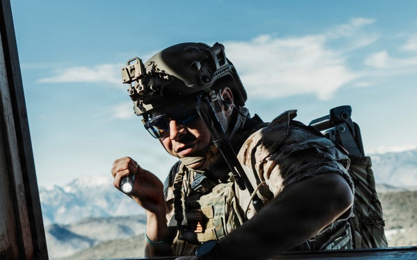 EOD Technicians Conduct Mountain Terrain Drills