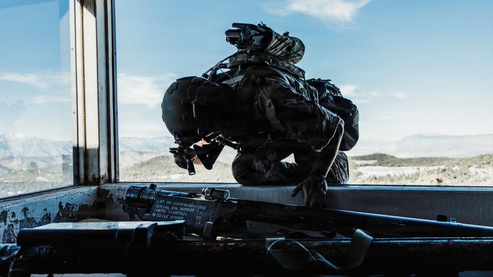 EOD Technicians Conduct Mountain Terrain Drills