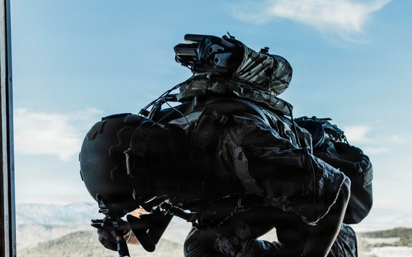 EOD Technicians Conduct Mountain Terrain Drills