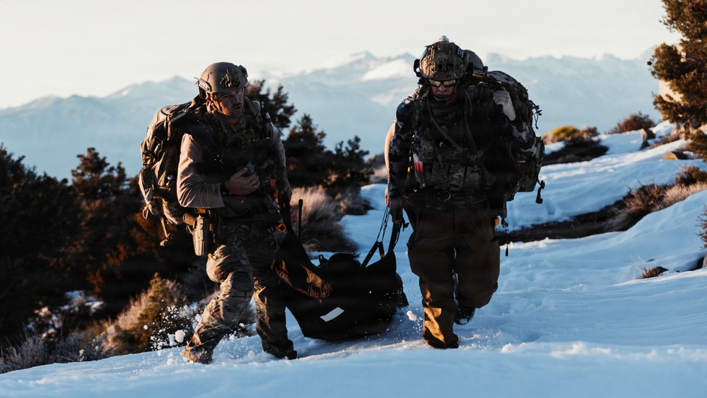 EOD Technicians Conduct Mountain Terrain Drills