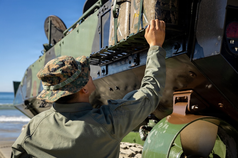 11th MEU Marines Conduct Surf-Zone Operations