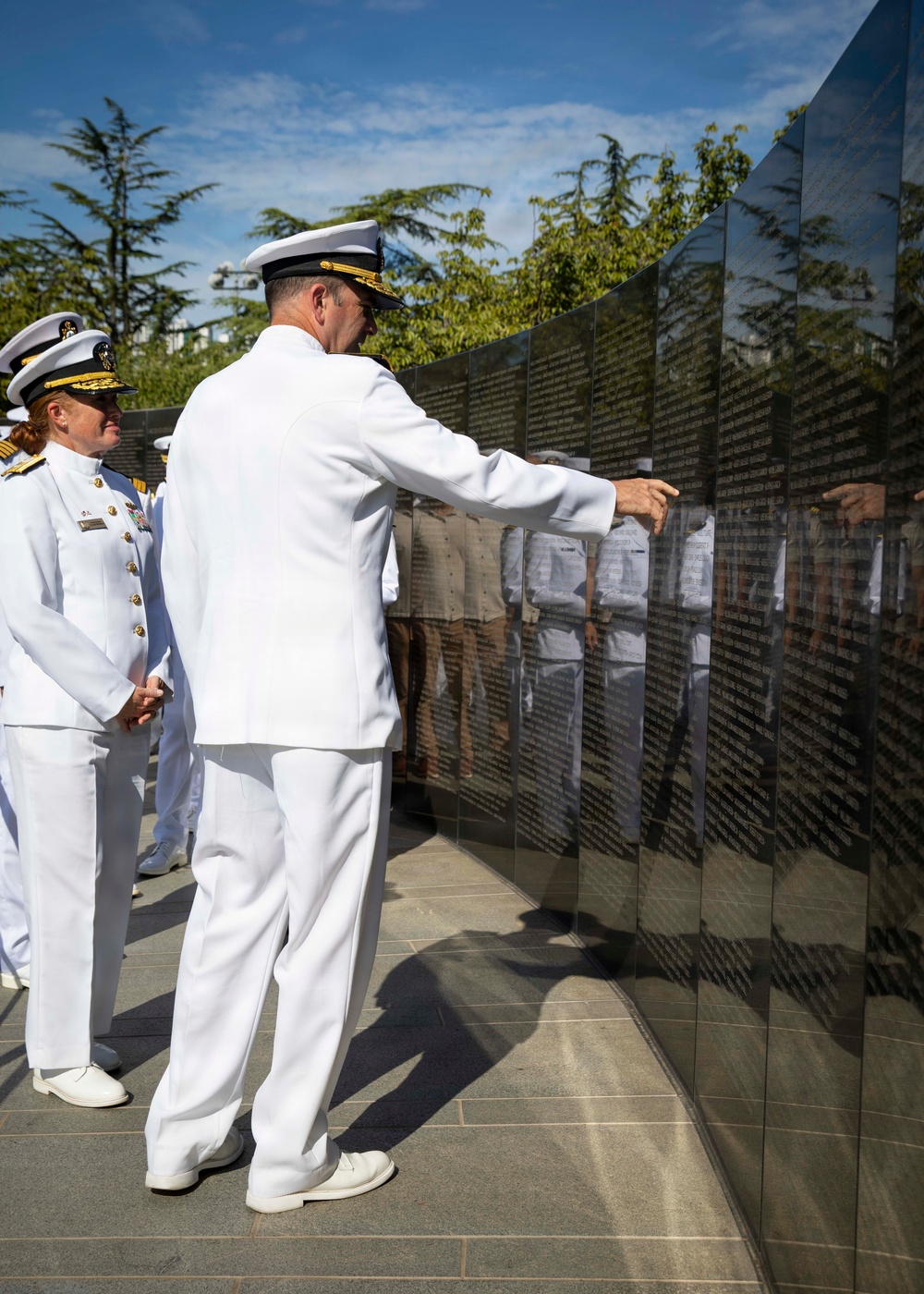 C7F visits the UN Memorial Cemetery