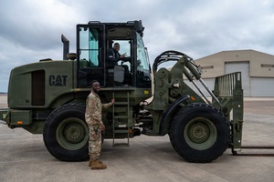 NEWSCAST 30OCT2025: USO Fleet Landing Refresh & Diego Garcia Bilateral Exercise