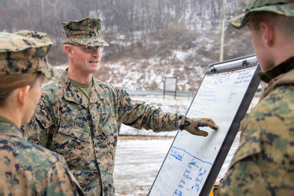 3rd MarDiv, MARFORK Commanders visit V16 during Exercise Korea Viper