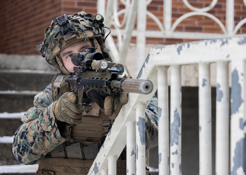 3rd MarDiv, MARFORK Commanders visit V16 during Exercise Korea Viper
