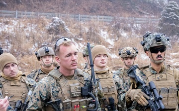 3rd MarDiv, MARFORK Commanders visit V16 during Exercise Korea Viper